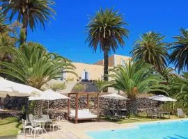 Detached Villa with Garden, Heated and Private Pool, Sea View, Parking Free