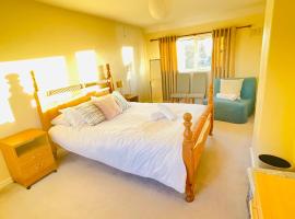 세인트 아이브스에 위치한 주차 가능한 호텔 St Ives, King Bed Cosy home, parking, fast Wi Fi