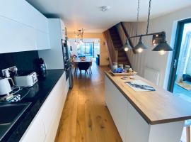 Tregenna House - St Ives, A Beautiful Newly Refurbished 4 Bedroom Family Town House With Alfresco Dining Garden and Private Parking Spaces、セント・アイヴスのコテージ