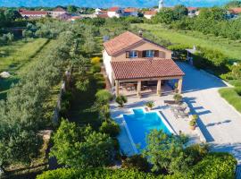 Holiday Home Taraš, hotel v destinaci Smilčić