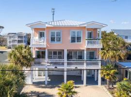 Casa Coral 4 Bed 4 Bath with EV charging, hotel with jacuzzis in Kure Beach
