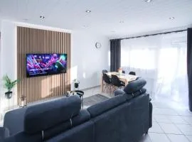 ALFA Stuttgart 3Zi-Maisonette 6 Personen Zuffenhausen nahe Porsche & Bosch l WIFI & SmartTV I 3BR 4 Beds I Kitchen I Bathroom & WC