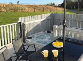 Lemon Tree Lodge, glamping in Morpeth