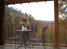 Little Cabin All To Yourself, hotel di Sevierville