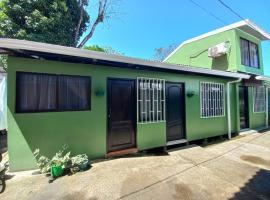 Apartamentos Caimán Tortuguero, hotel i Tortuguero