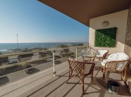 Modern Grand Seaside & Seaview by Vacationy, hotel with parking in Matosinhos