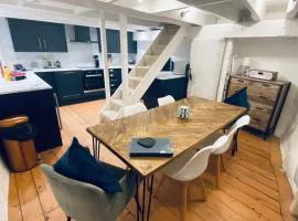 SPINDRIFT is A Beautiful Newly Refurbished THREE BEDROOM Private Family House located on the OLD HARBOUR and the COASTAL PATH in the Heart of Beautiful POLPERRO