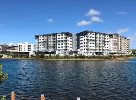 Waterline at Oceanside, hotel di Kawana Waters