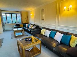Super King Bed Suite, Executive office, fast WiFi, free parking, holiday rental in St Ives
