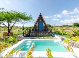 Cashaw Cabin - Private Cosy A-Frame, cabana o cottage a Treasure Beach