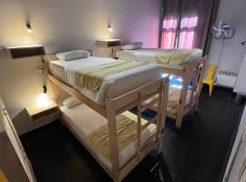 Hostel Boutique Merced 88, хотел в Сантяго