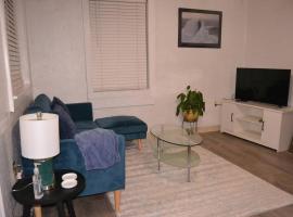 Bright and Cozy Lighthouse Cottage in Greenville SC, holiday rental in Greenville