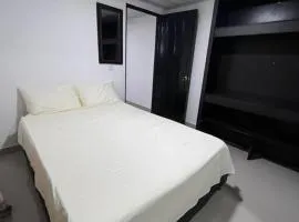 Habitacion privada independiente con parking privado