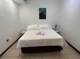 Casa Calas, δωμάτιο σε οικογενειακή κατοικία σε Alajuela