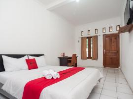 RedDoorz Syariah Plus near Jatiwarna Toll Gate, hotel a Taman Mini Indonesia Indah élménypark környékén Bekasiban