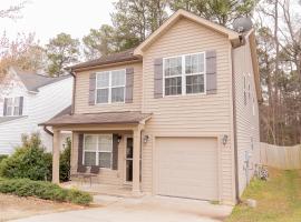 Beautiful spacious 4 bedroom house , sleeps 8+, hotel near Coastal Credit Union Music Park, Raleigh