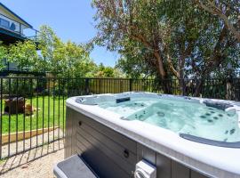 Ocean & Country Views, Spa, Pets Welcome, Fireplace - Your Ocean Oasis 10 minutes to Phillip Island, vacation home in Kilcunda