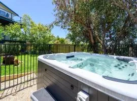 Ocean & Country Views, Spa, Pets Welcome, Fireplace - Your Ocean Oasis 10 minutes to Phillip Island