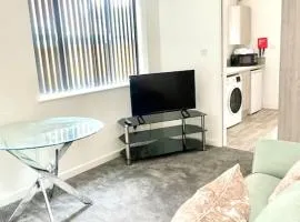 2.Superb Serviced Apartment - free on road parking