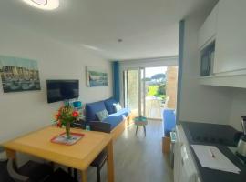 REF 050 - Appartement pour quatre personnes avec terrasse proche plage port Crouesty ARZON, hotel in Arzon