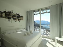 Simon's Place Lake View, hotel v destinaci Nesso