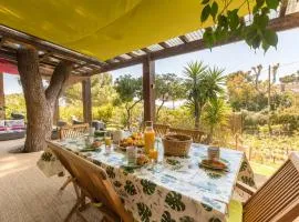 La Félyvonne, villa familiale confortable avec sa grande terrasse ombragée et sa vue dégagée vers la mer