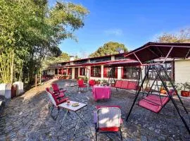 Oak Lodge 5BD Vintage Home