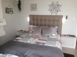 Ocean room @ 66 Fynbos, hotel in Mossel Bay