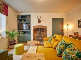 The Jungle Nook Romantic Hideaway with Log Burner