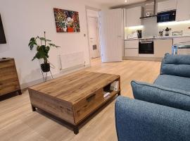 Luxury 1 Bedroom Waterside Apartment in Gloucester Docks, hotel na may parking sa Gloucester