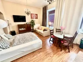 Home Away main square apartment