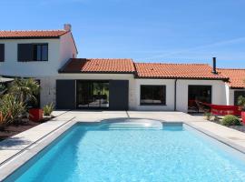 Villa grand standing avec piscine proche Nantes, olcsó hotel La Chapelle-Heulin városában