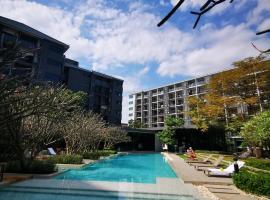 Blossom condo, hotelli, jossa on uima-allas kohteessa Yan Nawa