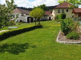 Biohof Obereibensteiner, hotel with parking in Kaltenberg