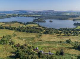 Gamekeeper's Lodge- a cottage with a spectacular view, casa o chalet en Port of Menteith