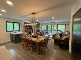 Mountain Condo with Modern Cabin Style