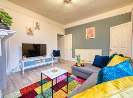 Stylish & Cosy in Coventry Garden Parking, holiday home in Coventry