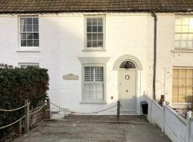 The Lost Lobster - 2 bedroom cottage with parking, hotel v mestu Kent