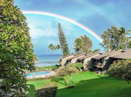 Coral Cove-Poolside Condo and Panoramic Ocean View, hotel in Kahana