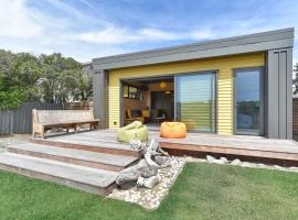 Beachfront Bach - Christchurch Holiday Homes, alloggio vicino alla spiaggia a Christchurch