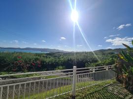 Villa avec vue T2 à T5 Duo de la Baie, feriebolig i Le Robert