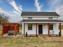Cowbell Cabin 15min to Downtown Waco