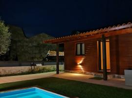 Perfect Mountain Lodge with Pool, chalet i Fafião