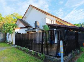 Meninting garden house, hotel v destinaci Montongbuwoh
