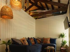 The Surf House - The Unicorn on the Beach, apartment in Porthtowan