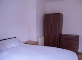 Convenient 3BR close to QE Hospital & University of Birmingham, hotel din Birmingham