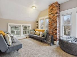 Historic + Pet-Friendly Gem, appartement in Bay City