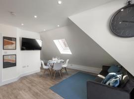 Flat 5 - Star London Vivian Lane 2-Bed Residence, holiday rental in The Hyde