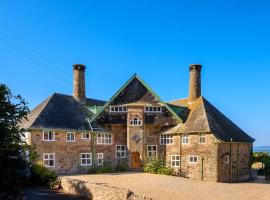 The Beach House-Devon- On the beach- sleeps 20, hotel with pools in Exmouth