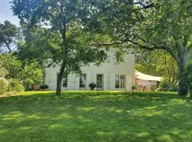 Lou Pantai, House, 5 bedrooms 8 persons, Pool, Large garden, 4km from AIX EN PROVENCE